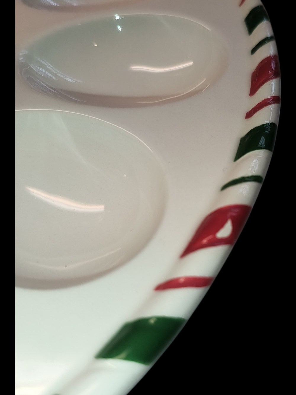 Kathy Ireland Home "Once Upon a Christmas" by Gorham Santa Ceramic  Egg Platter - Picture 12 of 12